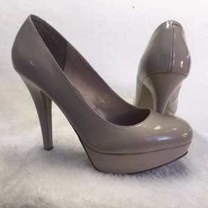 G by Guess Nude Platform Pumps size 10